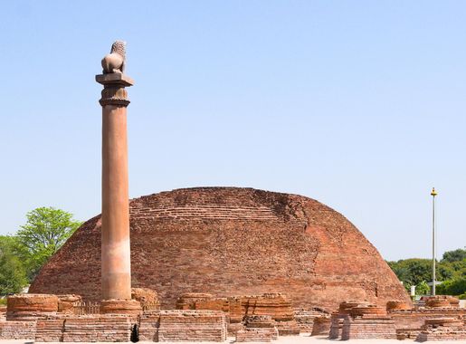 File:Ananda Stupa with Ashokan-pillar, at Vaishali 06.jpg - Wikimedia  Commons