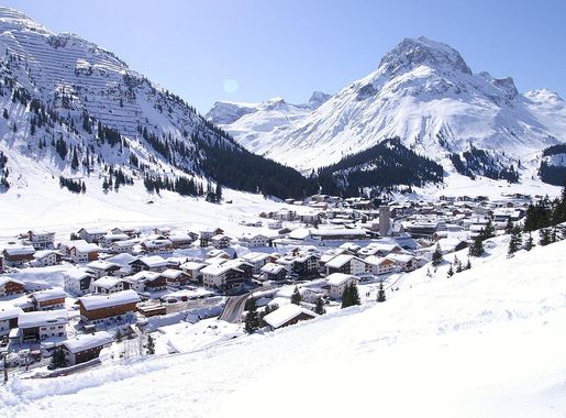 File:Lech am Arlberg 2006.jpg - Wikimedia Commons