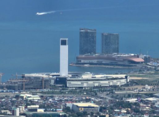 File:SM Seaside Cebu and NUSTAR Resort from Top of Cebu.jpg - Wikipedia