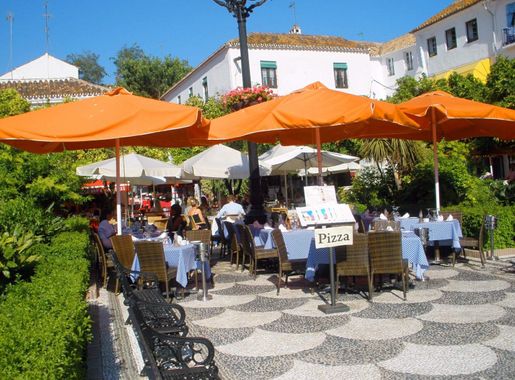File:Marbella - Plaza de los Naranjos 8.jpg - Wikimedia Commons