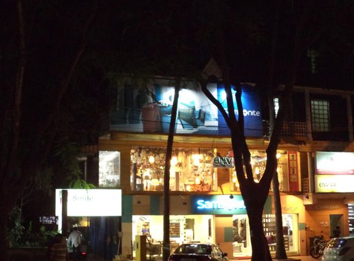 படிமம்:Shop on the Indiranagr High Street.JPG - தமிழ் விக்கிப்பீடியா