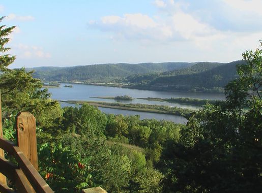 File:Mississippi River View from Brady's Bluff.jpg - Wikimedia Commons