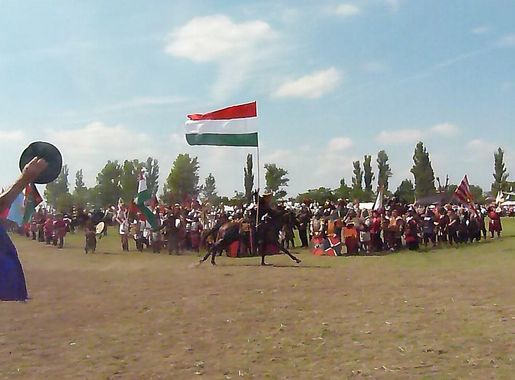 File:Hungarian flag - Kurultáj, Bugac, 2014 (1).JPG - Wikimedia Commons