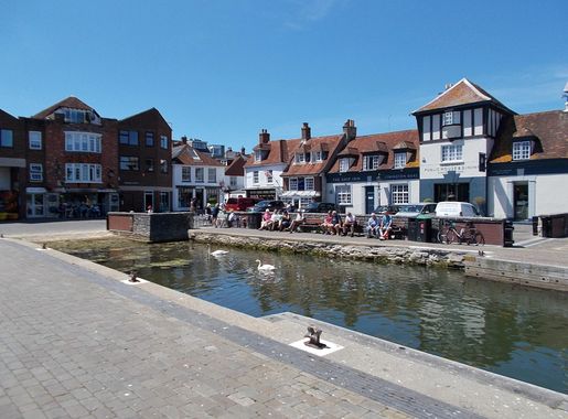File:Town Quay, Lymington, Hampshire, England.jpg - Wikimedia Commons