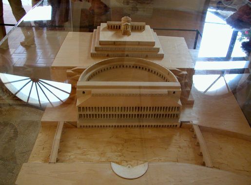 File:Teatro Romano - plastico.jpg - Wikipedia