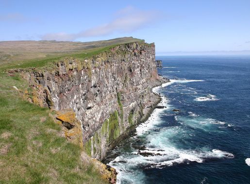 File:Iceland2008-Latrabjarg.cliff.JPG - Wikimedia Commons