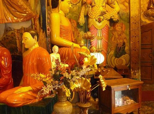 File:Gangaramaya Temple, Colombo (39).JPG - Wikimedia Commons