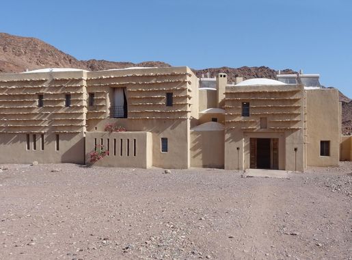 File:Feynan Eco Lodge with slats to keep the walls in shade.JPG - Wikimedia  Commons