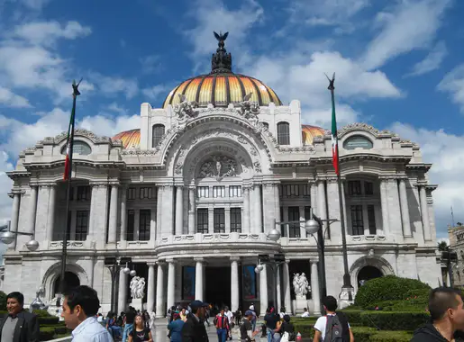Archivo:Por El Palacio de Bellas Artes.jpg - Wikipedia, la enciclopedia  libre