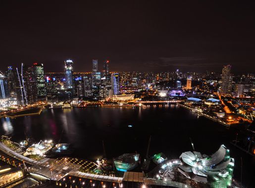 File:1 marina bay sands skypark night view CBD skyline.jpg - Wikimedia  Commons