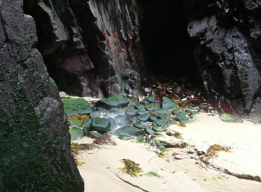 File:Plemont Beach Waterfall, Jersey (6196148168).jpg - Wikimedia Commons