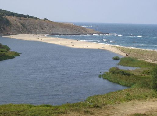File:Veleka Bulgarian River Outfall.jpg - Wikimedia Commons
