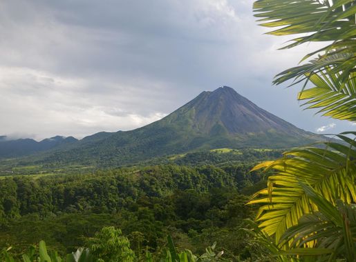 File:Arenal Volcano in Costa Rica.JPG - Wikimedia Commons