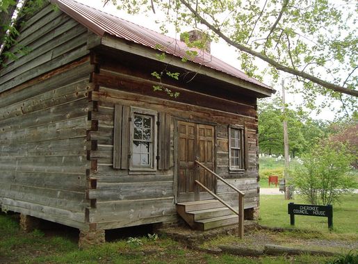 File:Cherokee Council House at the Tahlonteeskee museum and visitor center  in Gore, Oklahoma (d5dda13a-f892-440c-9a66-b43865aea3aa).JPG - Wikimedia  Commons