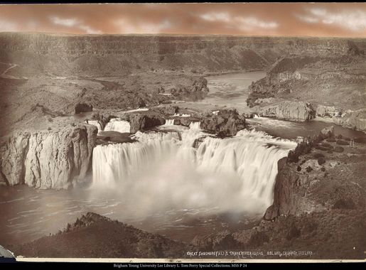 File:Great Shoshone Falls, Snake River, Idaho, O.S.L.U.Ry. C.R. Savage Salt  Lake..jpg - Wikimedia Commons