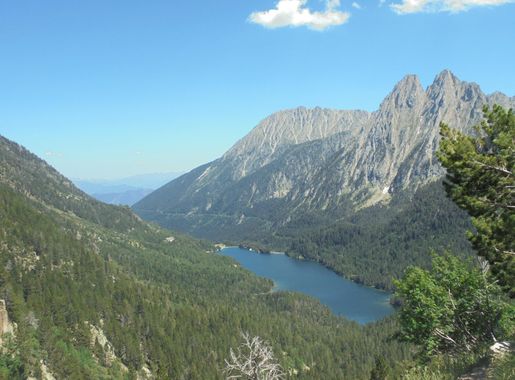 File:L'estany de Sant Maurici des del mirador de l'estany.JPG - Wikimedia  Commons