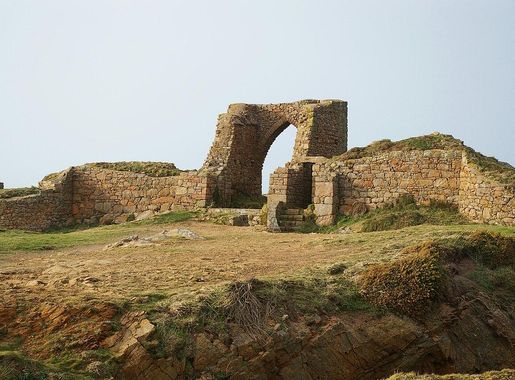 File:Grosnez Castle Jersey.jpg - Wikimedia Commons