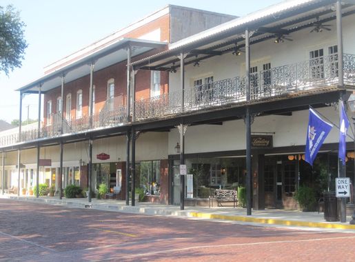 File:Downtown Natchitoches showing the brick streets IMG 1916.JPG -  Wikimedia Commons