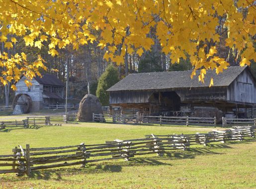 File:Museum of Appalachia.jpg - Wikimedia Commons
