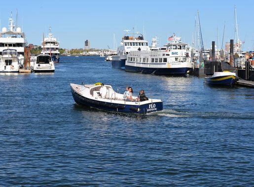File:FLO Water Taxi in Boston Harbor.jpg - Wikimedia Commons