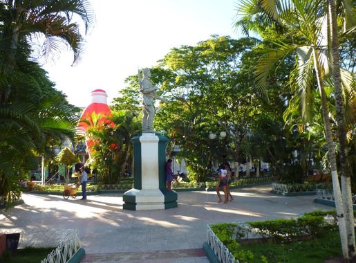 Archivo:Cobija Parque Central por Richard Weiss.JPG - Wikipedia, la  enciclopedia libre