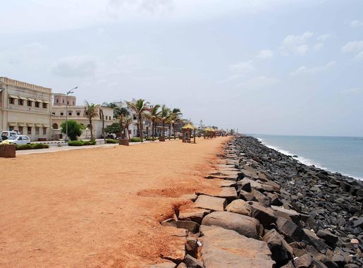 File:Beach Promenade in Pondicherry.jpg - Wikimedia Commons