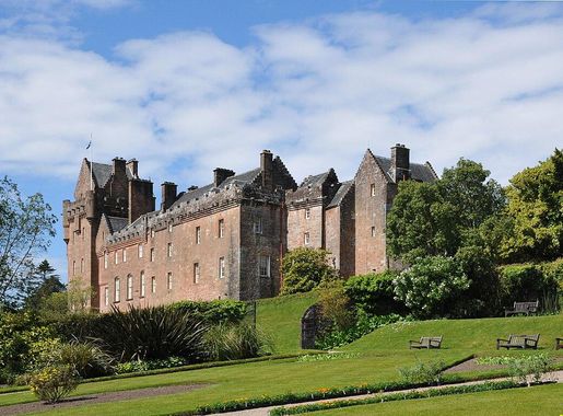 File:Brodick Castle Main Building East 01.jpg - Wikipedia