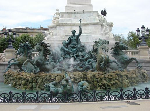 File:Bordeaux, Esplanade des Quinconces, Monument aux Girondins, Bordeaux,  Aquitaine, France - panoramio.jpg - Wikimedia Commons