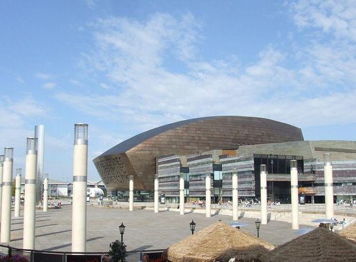 File:Roald Dahl Plass - Cardiff.jpg - Wikimedia Commons