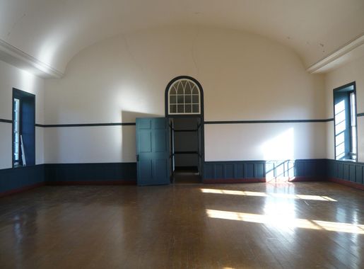 File:Center Family Meeting Room Shaker Village at Pleasant Hill, Kentucky.JPG  - Wikimedia Commons