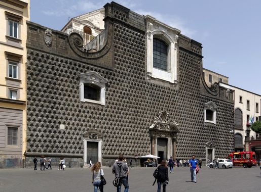 File:Facciata della chiesa del Gesù Nuovo (Napoli) - BW 2013-05-16.jpg -  Wikipedia