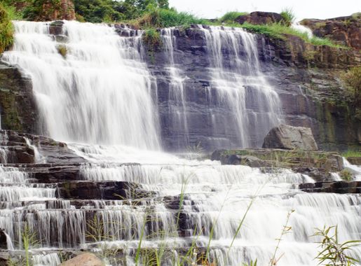 File:Pongour Waterfall In A Rainy Day (127971413).jpeg - Wikimedia Commons
