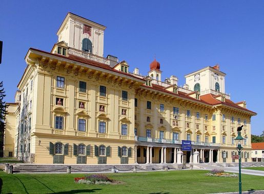 File:Eisenstadt - Schloss Esterhazy.JPG - Wikipedia