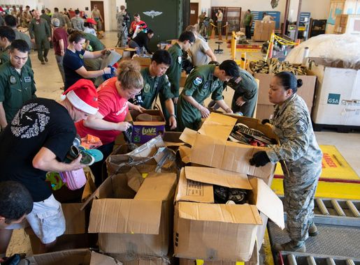 Santa's helpers' bring Christmas to Micronesian islands > Andersen Air  Force Base > Features