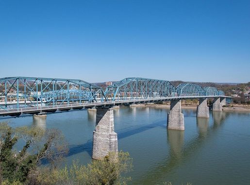Файл:Walnut Street Bridge 02.jpg — Википедия