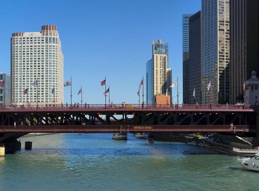 File:Michigan Ave Bridge 20100912.jpg - Wikimedia Commons