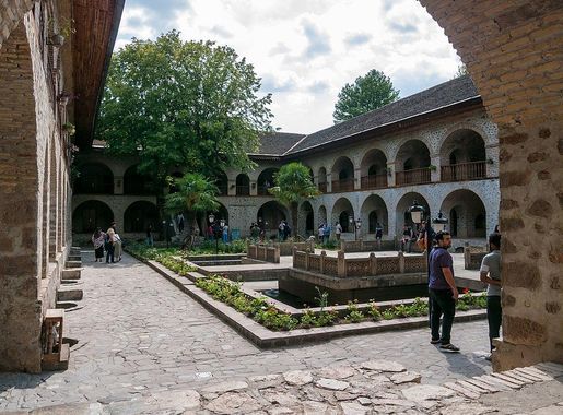 File:Karvansaray, Sheki (P1090448).jpg - Wikimedia Commons