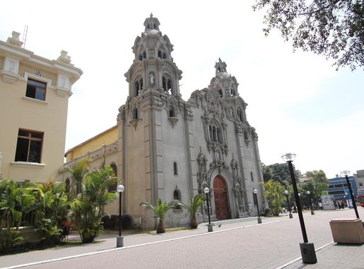 File:Downtown Miraflores District, Lima, Peru.jpg - Wikipedia