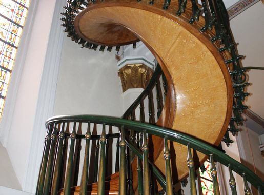 File:Santa Fe, USA, NM - The Loretto Chapel Mysterious Spiral Staircase -  panoramio.jpg - Wikimedia Commons