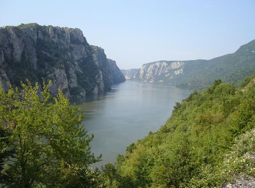 Fișier:Danube near Iron Gate 2006.JPG - Wikipedia