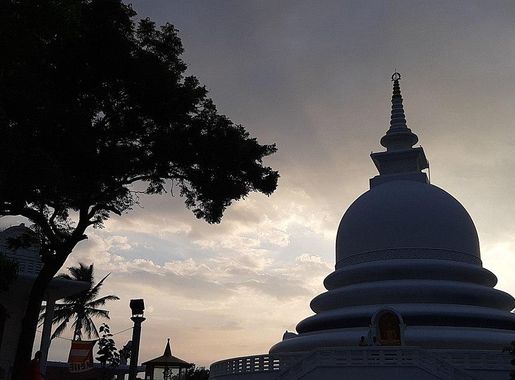 File:Japanese peace pagoda in Rumassala,Unawatuna.jpg - Wikimedia Commons