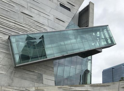 File:Perot Museum of Nature and Science exterior of Escalator.jpg -  Wikimedia Commons