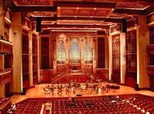 File:Royal Opera, Masqat. Die Orgel.JPG - Wikimedia Commons