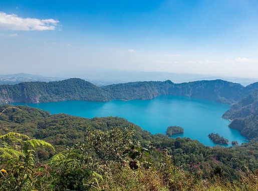 File:Lake Ngozi 56.jpg - Wikimedia Commons