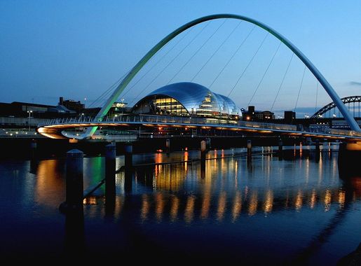 File:Millennium bridge at night (1160164929).jpg - Wikimedia Commons