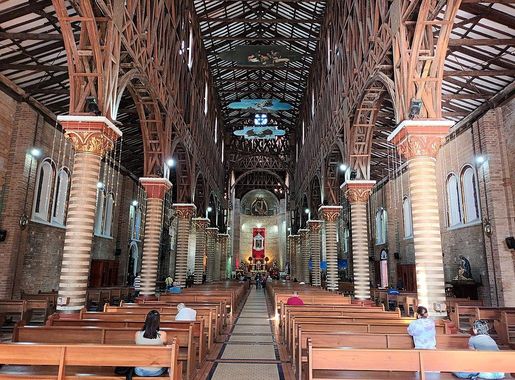 Archivo:Catedral de Pereira - Nave central 1.jpg - Wikipedia, la  enciclopedia libre
