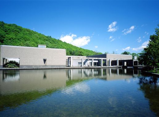 File:Sapporo art museum.jpg - Wikimedia Commons