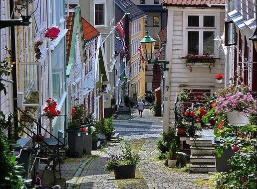 File:Bergen in Nøstet - panoramio.jpg - Wikimedia Commons