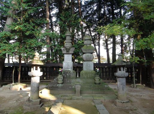 File:Grave of Takeda Shingen in Erinji.JPG - Wikimedia Commons