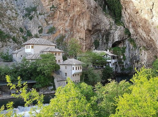 File:Tekija Blagaj - Vrelo Bune.jpg - Wikimedia Commons